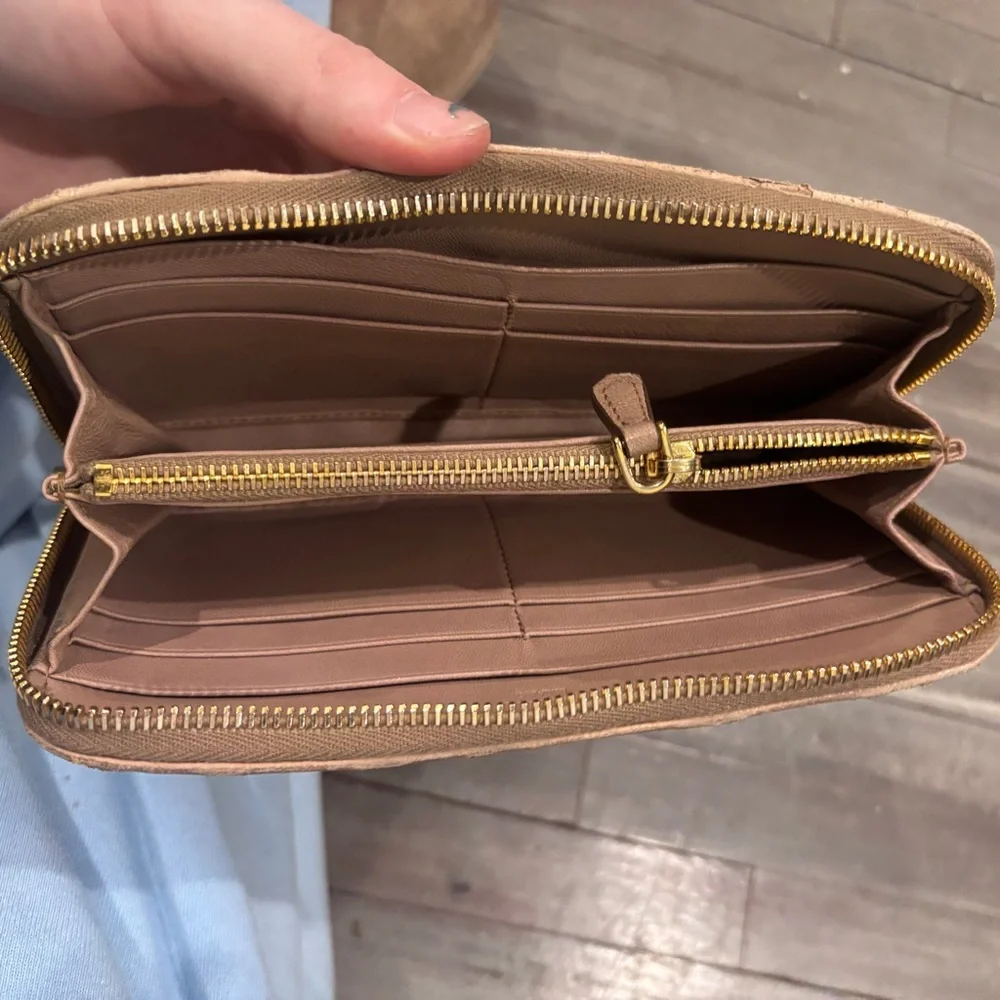 Prada Women's rose leather Wallet - Picture 5 of 6